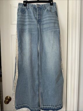 Light Wash Wide-Leg Jeans with Cream Lace Side Panels